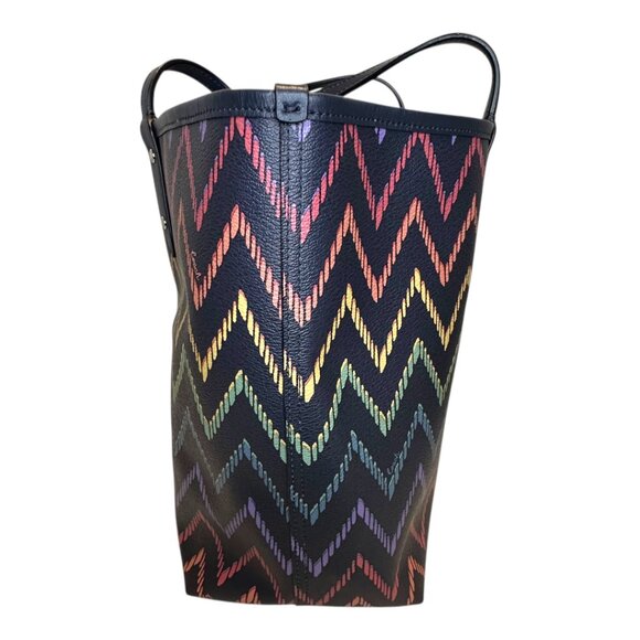 Coach Reversible City Tote with Geo Chevron print - Picture 3 of 6